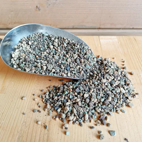 A scoop of Lechuza Pon mineral substrate